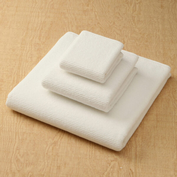The Horizontal Ridge Pile Towel is made in Japan with 100% cotton with a much thicker yarn so the pile is dense, firm and lush.