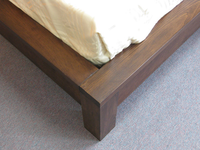 Boxwood Bed - platform corner detail