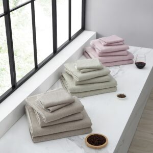 Dyed Organic Gauze and Pile Towels use American sustainable organic cotton using tea, grapes and coffee and the tones gradually evolve.